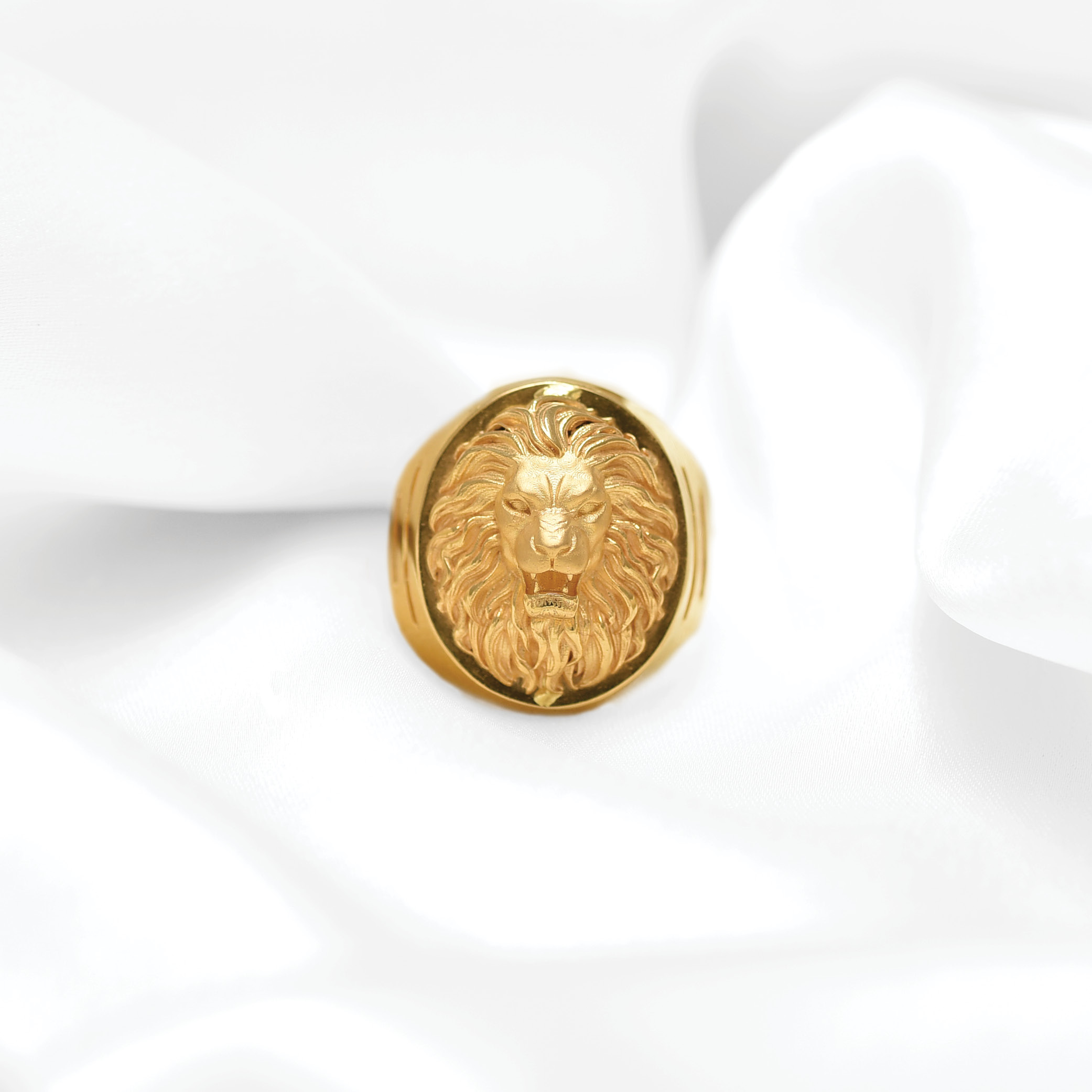 22k gold store lion ring